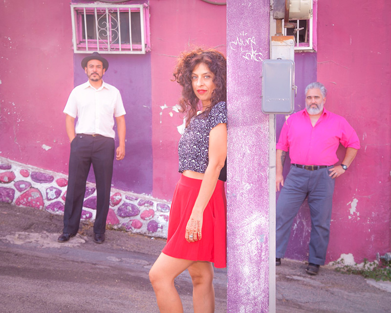 差別や貧困と闘うLA発チカーノ・バンド、エル・ハル・クロイ